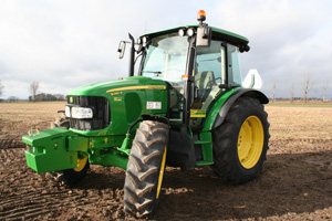 Nya John Deere 5R-serien består av tre storlekar och har ram precis som de större traktorerna i 6030-serien. 