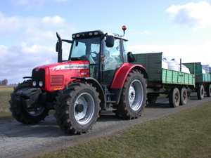 Md ringa 35 kg per hästkraft är Massey Ferguson 5470 Dyna-4 en intressant traktor för många arbeten. 
