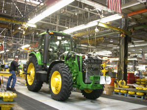 Traktorfabriken från 1981 är den nyaste anläggningen i Waterloo, Iowa. Här görs förutom 7030-serien och R8000-serien även bandversionerna av de samma samt den midjestyrda 9030-serien.