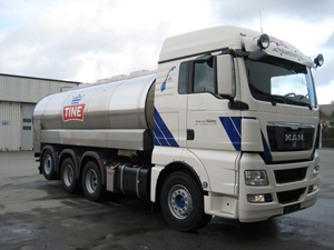 Med en fyraxlad bil lastar man 18 000 liter mjölk, 5 000 liter mer än på en treaxlad bil.