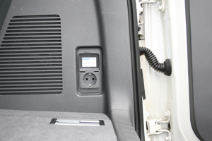 I bagaget finns ett 220 volts uttag som kan användas direkt i en kaffekokare, minikylskåp eller datorn till exempel.