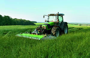 Bekväm småtraktor. Ny hytt och steglös transmission gör Agrofarm till en trevlig traktor i de lägre effektklasserna. 