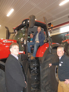 Oscar Wängestam och August Wängestam, samman med Fredik Andersson Från Häggbergs och Per-Olof Ohlson från Case IH.