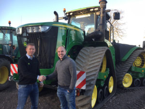 Under den sista visningsdagen sålde också Gunnars Maskiner sin första 9520RX traktor.