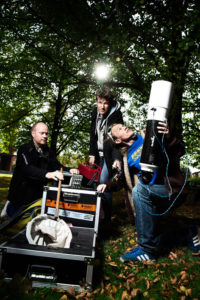 The three founders of FaunaPhotonics, Carsten Kirkeby, Frederik Taarnhøj and Mikkel Brydegaard Sørensen (from left to right) in the field with prototype equipment. ---------------------------------------- Die drei Gründer von FaunaPhotonics, Carsten Kirkeby, Frederik Taarnhøj und Mikkel Brydegaard Sørensen (von links nach rechts), im Feld mit einem Prototypen.