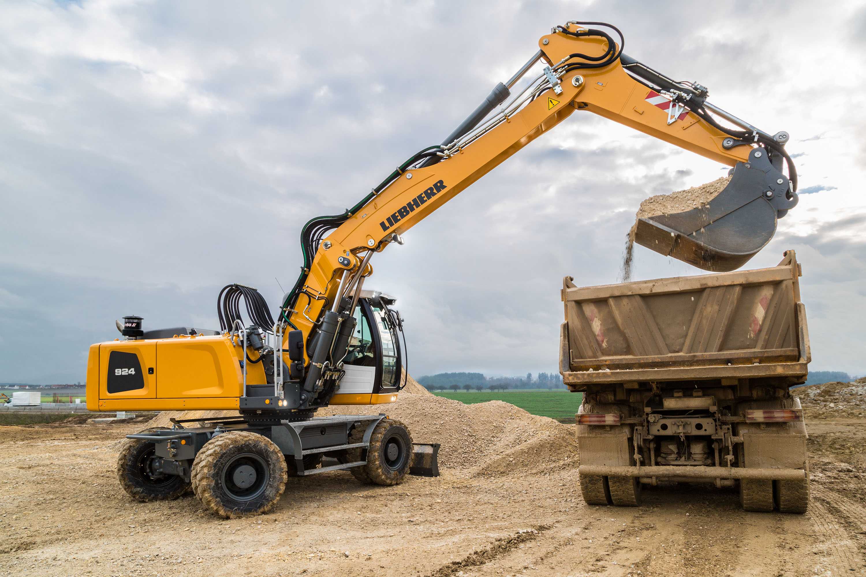 Экскаватор ру. Экскаватор Либхер. Liebherr r938. Либхер 995 экскаватор. Либхерр r964.